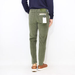 Pantalone Scott cropped in velluto a coste stretch di cotone e modal verdone