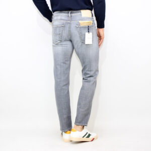 Jeans Scott cropped in denim super stretch nero chiaro salpa in pelle beige chiaro