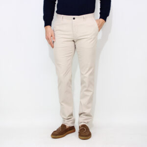 Pantalone slim fit in microarmatura di cotone stretch lievito