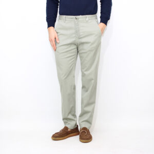 Pantalaccio in tessuto cotone lyocell stretch verde salvia