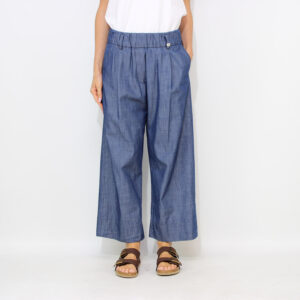 Pantalone con elastico in vita e pinces chambray lavaggio medio