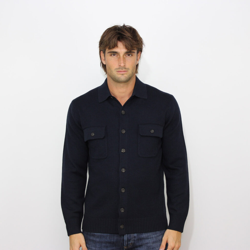 Maglia overshirt con bottoni e tasche applicate blu navy