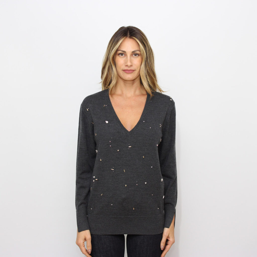Maglia scollo V con borchie e strass antracite