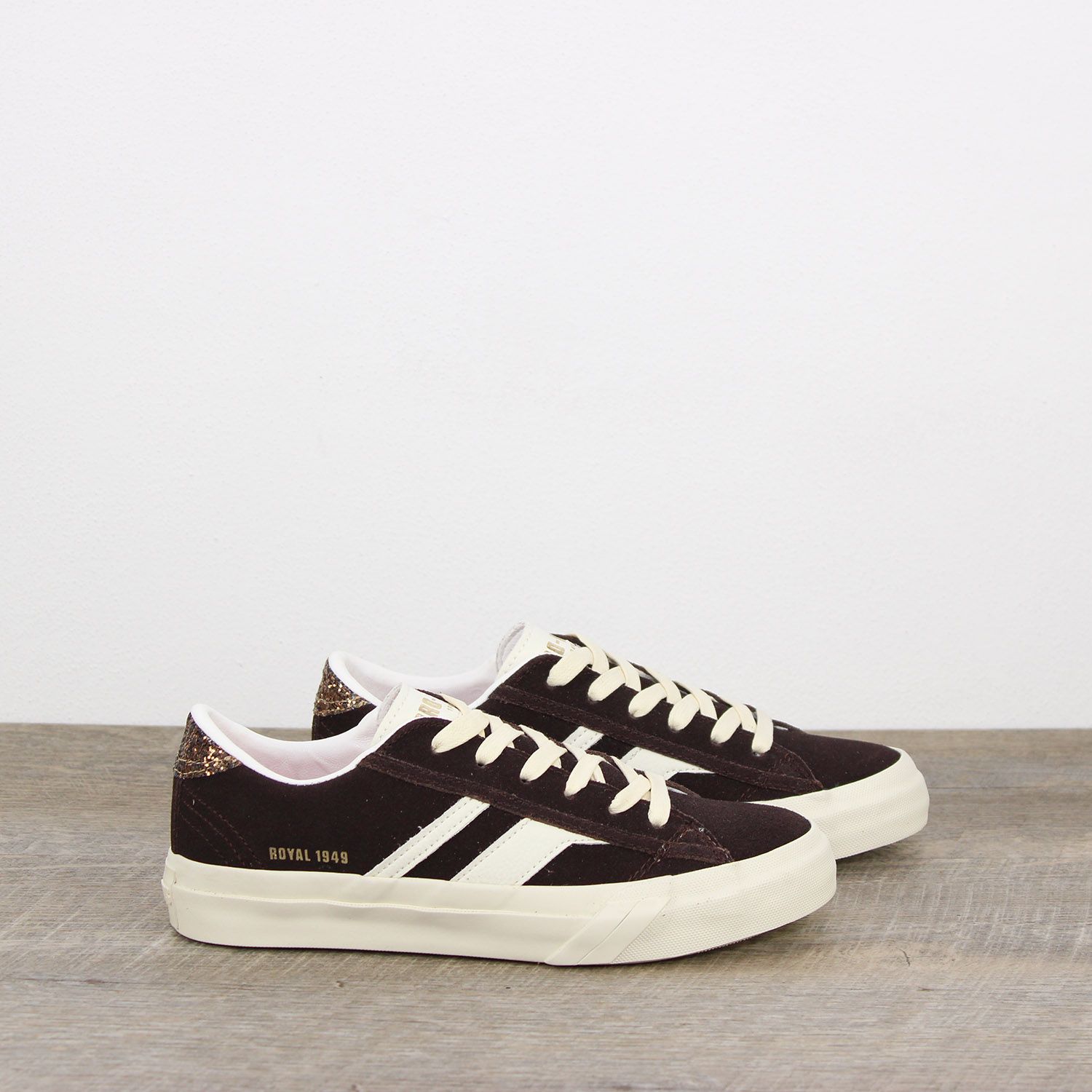 Scarpa Royal Classic in suede prugna e crema